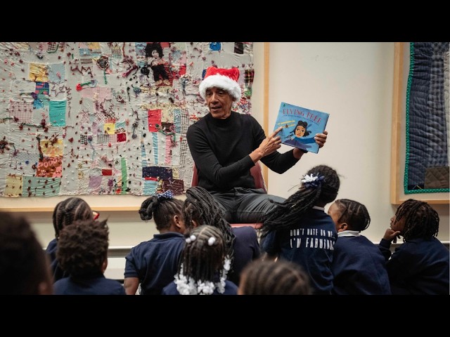 Barack Obama Reads to Elementary School Kids in Chicago