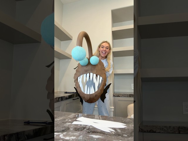 A unique experience !! 🤪✨🚽🐟 #craft #DIY #painting making a urinal cover for my holiday bathroom