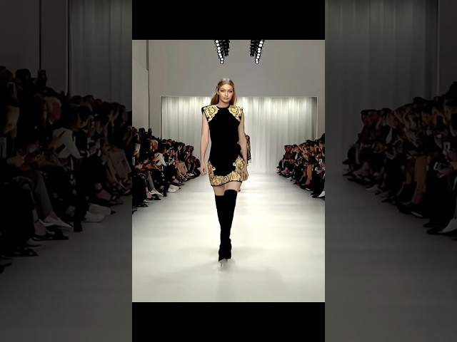 This Walk Broke the Runway 🔥 || Gigi Hadid Runway Walk For Versace 2018 Fashion Show