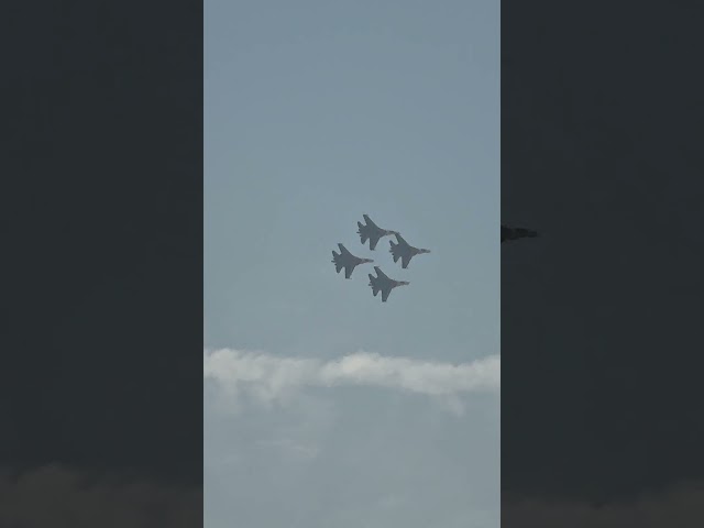 Russian Knights Deliver Stunning Aerobatic Maneuvers at Dubai Airshow 2025.