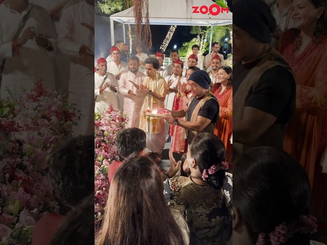 Salman Khan performs Aarti in a WRONG way; Sister Arpita corrects him #shorts #salmankhan