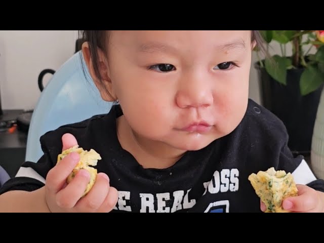 Spinach omelette rolls with sweet potato & fruit | BLW Journey - 11 months old 
