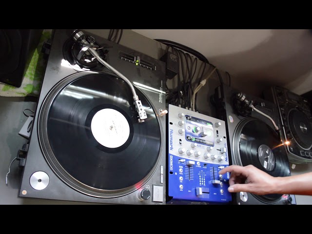 How to Beat Match and mix records (Rough and quick)