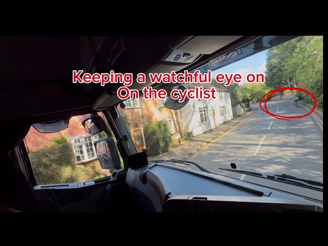 HDT Guides - HGV C+E Class 1 Mini Roundabout Approach with Limited Visibility