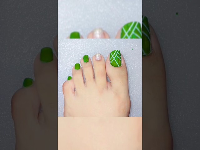 easy nail design for toe💚🤍 #naildesigns #nailart #simplenails #youtubeshorts #ytshorts #shorts #yt