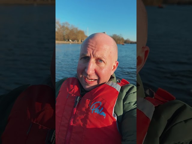A pedalo in the middle of London!!..in the winter!! 🥶