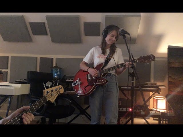 Angie McMahon - Silver Springs (Fleetwood Mac Cover, Phone Footage)