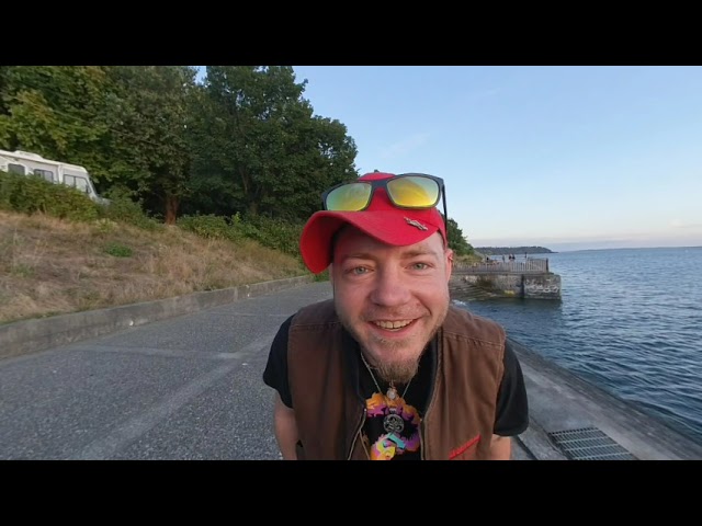 Patrick Juggling Clubs