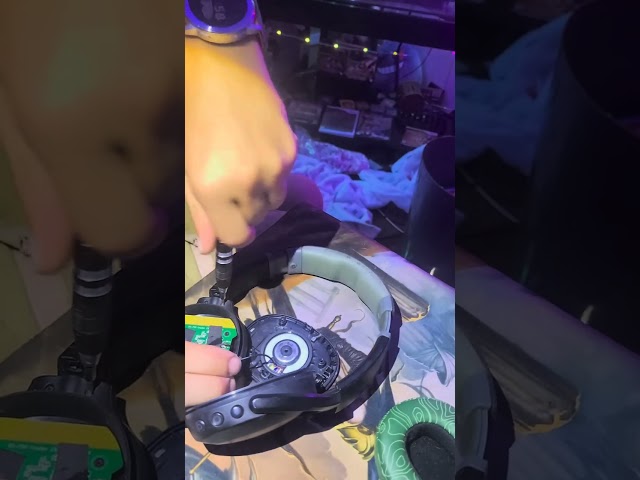 Haunt Attempts to fix his broken headphones (GONE HORRIBLY WRONG)