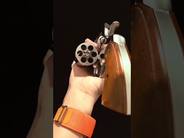 How Revolver works in moive Colt Python by Tanaka #residentevil  #asmr #replica