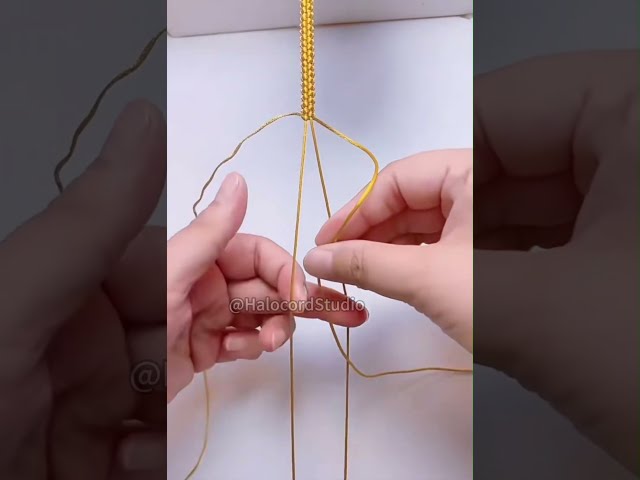 Wait, you can actually weave this in 5 minutes?! 🌸
