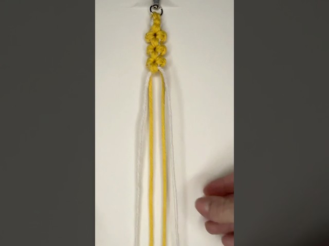 Macrame flower keychain tutorial #macrame #macrametutorial #macrameprojects #macramekeychain