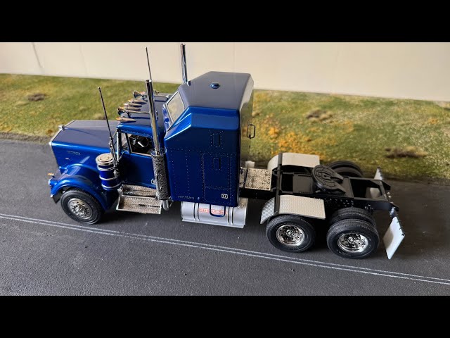 Building a Vintage Monogram Kenworth Aerodyne Model Truck Kit (1982 issue - 1/25 scale)