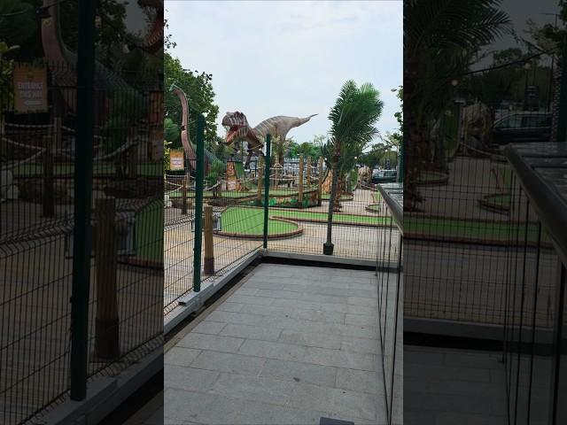 Giant Dinosaurs at Cheshire Oaks 🦖✨🇬🇧