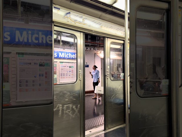 La fermeture des portes du légendaire MF67 ! #shorts #ratp #metro #subway #rail #railway #train