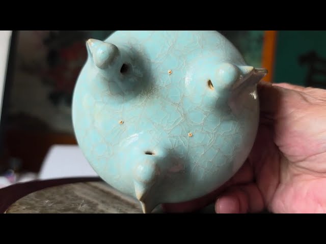 سوڠ ديناستي رو وار سيلادون-ڬلازد تريڤود اينسينس بورنر, Song Dynasty Ru Ware Tripod Incense Burner