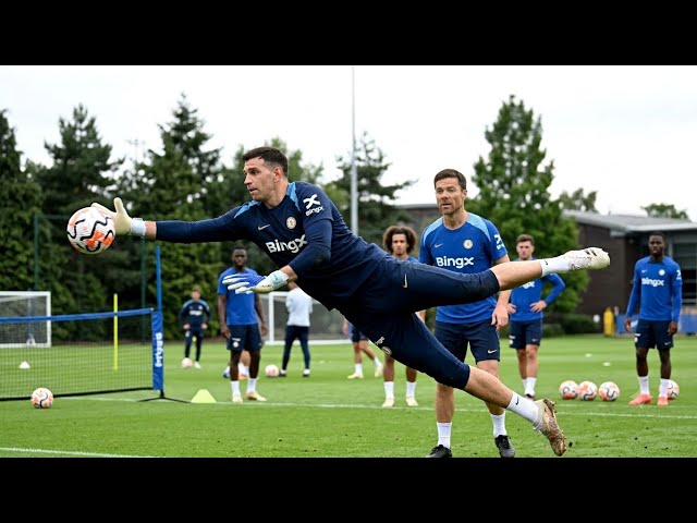 EMI MARTÍNEZ STUNS CHELSEA IN TRAINING! 😱 XABI ALONSO LEFT SHOCKED BY HIS INCREDIBLE SKILLS!