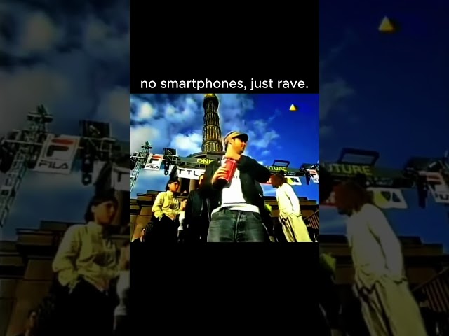 no smartphones, just rave. ​​​#hardtechno #techno #technoremix #ravememes #ravetok
