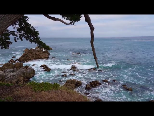 🏝️ Rocky Beach Ocean Ambience,  4K UHD - Coastal Solitude - Blue Waves Crashing on California Shore 