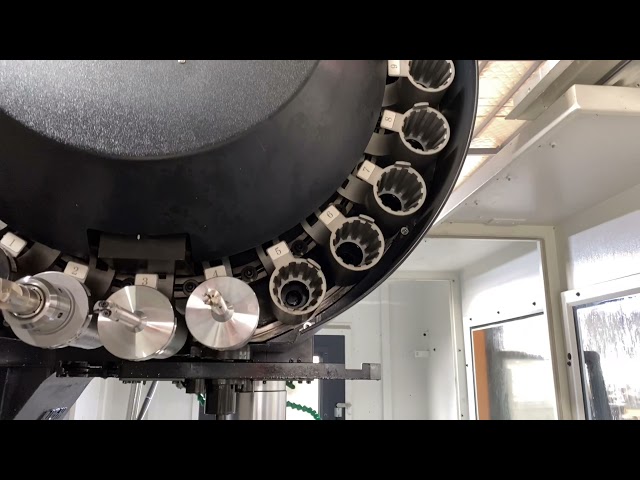 Automatic tool change CNC machine with 24 tool magazine