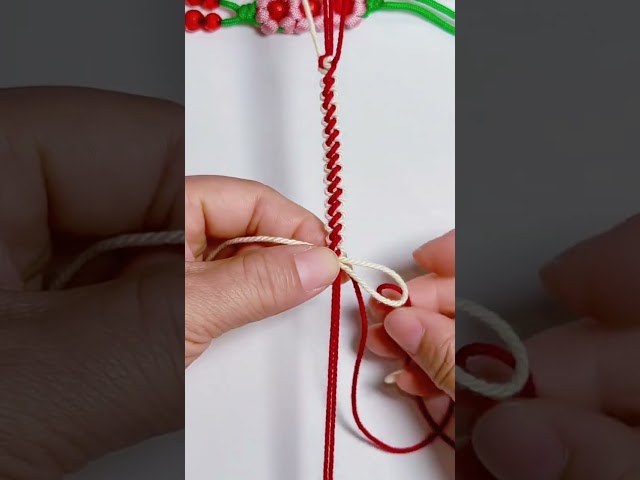 Macrame for Beginners: Quick & Easy Bracelet Tutorial
