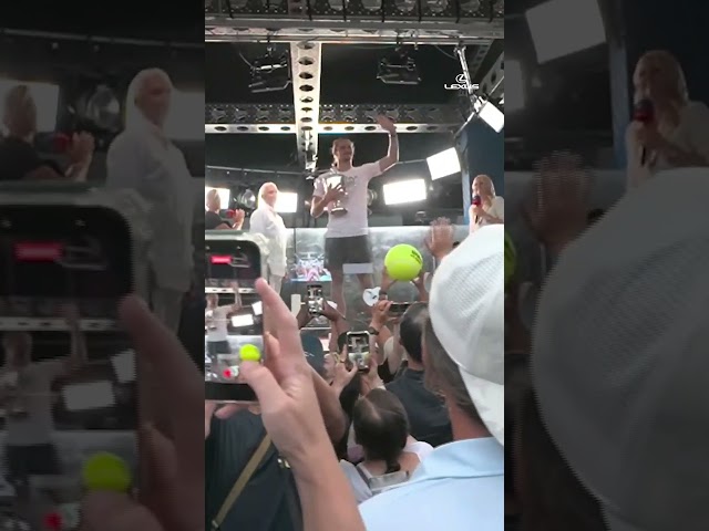Zverev celebrates with fans in New York 🏆