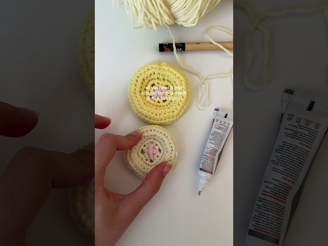 how to crochet mini button hair clips🧚🏻 make the cutest whimsical accessory with me! #diy