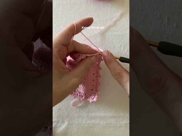 Pati desenli mini çantamıza bağcık yeri örüyoruz | Mini Crochet Bag