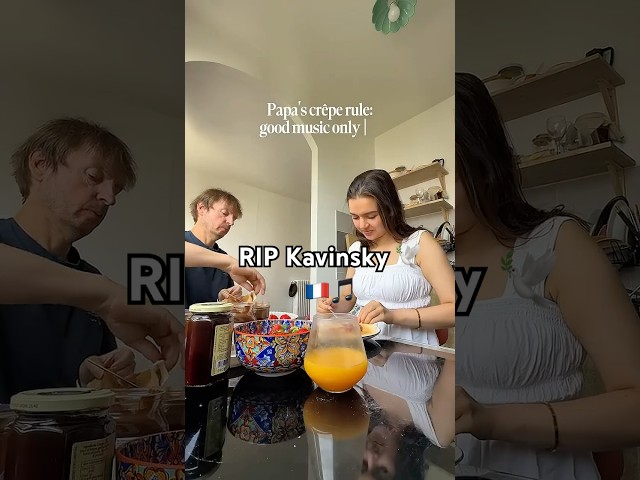 Papa’s crêpe rule: good music only 🥞🎧 RIP Kavinsky 🕊️ On met de la musique? 🇫🇷 #frenchmusic