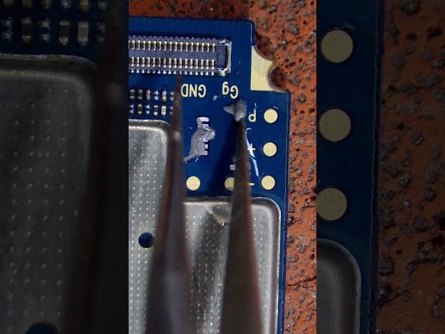 Moto G9 Play with a faulty button connector 😱