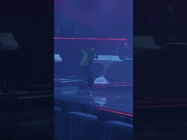 Behind the scenes of the #MultitudeTour and its creation. Discover the full concert on my channel!