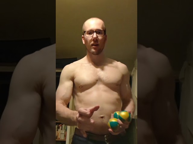 Watch closely , does he drop the ball ? #gaming #gamingpodcast #gamer #juggling #inspiration