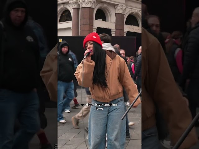 Another Love as a duet and even the old guy walking past had to stop 😮