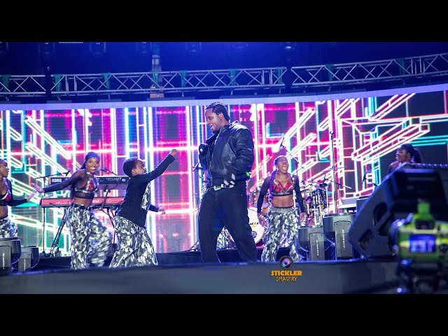 Ziky BMB full performance at Davido’s 5ive tour, Uyo 