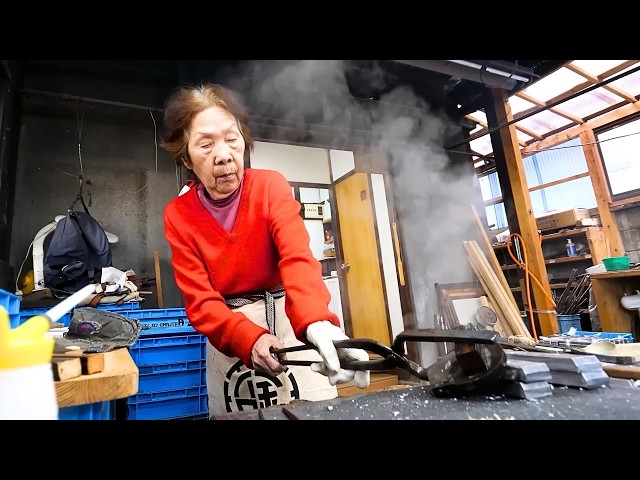 How Traditional Japanese Medals Are Cast from Antimony Alloy in a Small Workshop