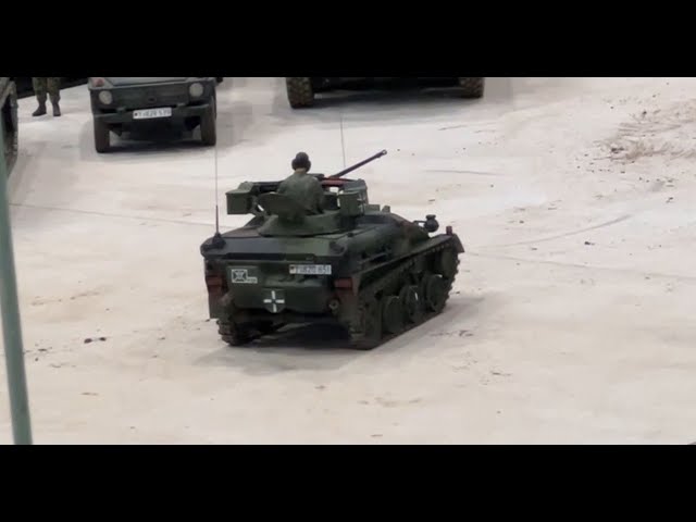 German Wiesel MK20 at 1/16 driving and shooting an smoke #bundeswehr #tank #army #rc