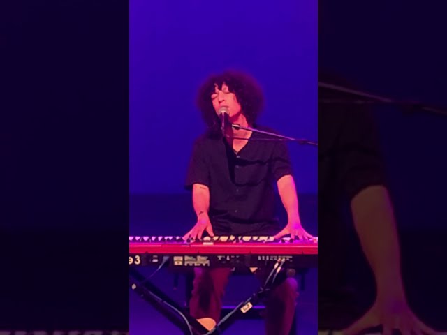 Léonie Pernet - Je suis un souvenir (live) - Nuithonie Fribourg 21.11.2025
