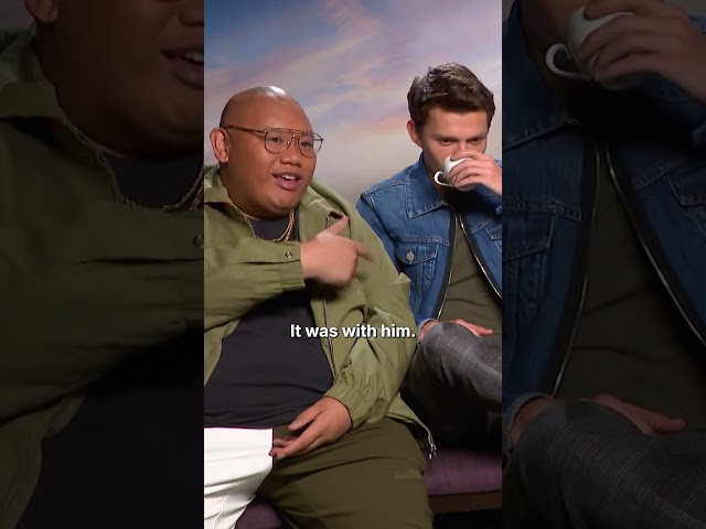 Tom & Jacob recreated the Spider-Man kiss?! 🕷️😂 #shorts #tomholland #spiderman #mcu