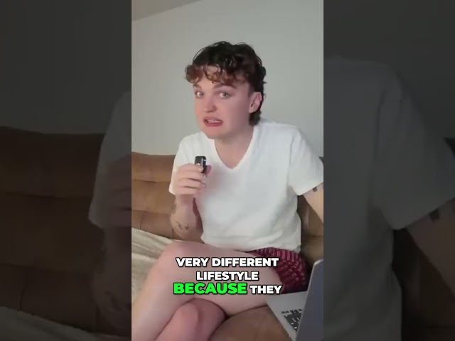 Emma Chamberlain : Why Her Views Are Down!