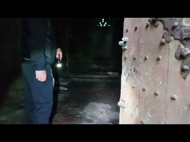 Abandoned Mausoleum/Crypt 🏴󠁧󠁢󠁳󠁣󠁴󠁿( WARNING....THIS VIDEO SHOWS REAL HUMAN REMAINS )