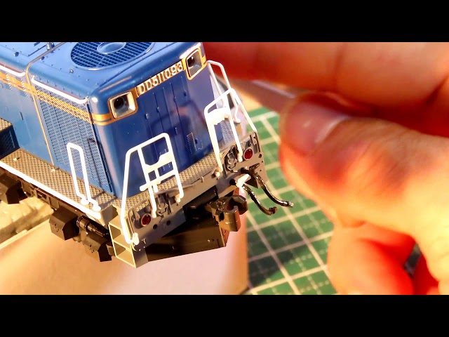 A look at the HO train! KATO HO DD51 Hokutosei color - unpacking, parts installation, and disasse...