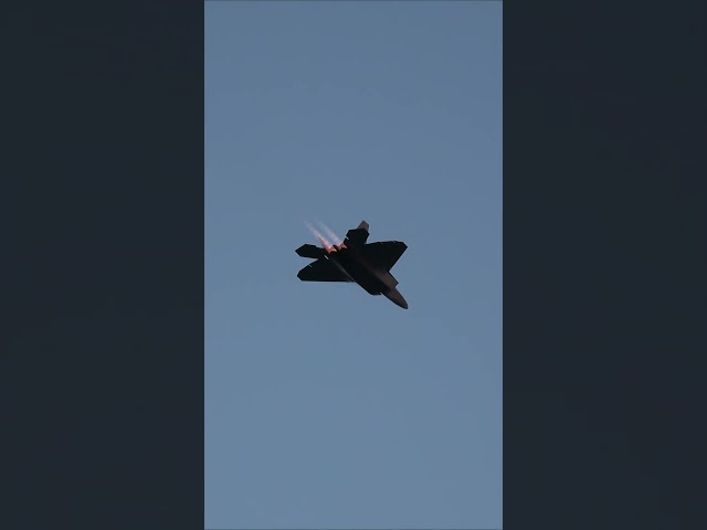 USAF F-22 Raptor Full Afterburner Takeoff  #f22 #f22raptor #usaf #eaaairventure #oshkosh #osh25