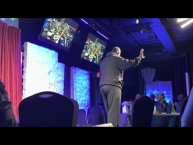 COMEDIAN TALENT LOSES IT IN ATLANTA COMEDY CLUB - CHOKE NO JOKE LIVE