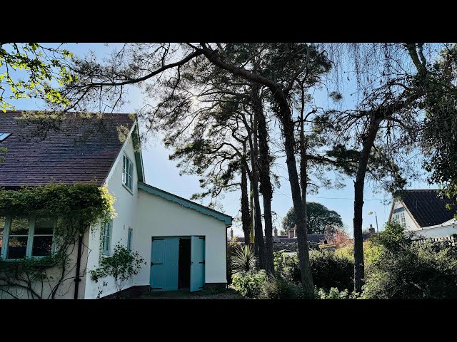 Blakeney Cottage Garden Tour |  Clean With Kate | Gardeners Cottage Blakeney #cottagegarden