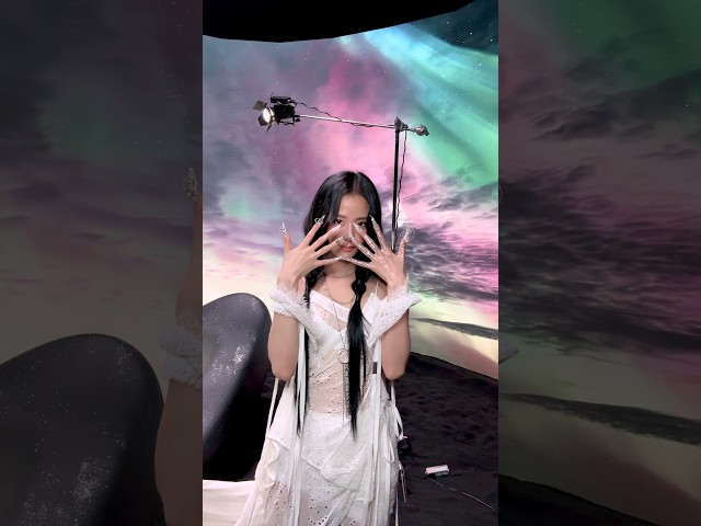 ‘DEADLINE’ Jacket Behind 📷 #JISOO #Jisoo #DEADLINE