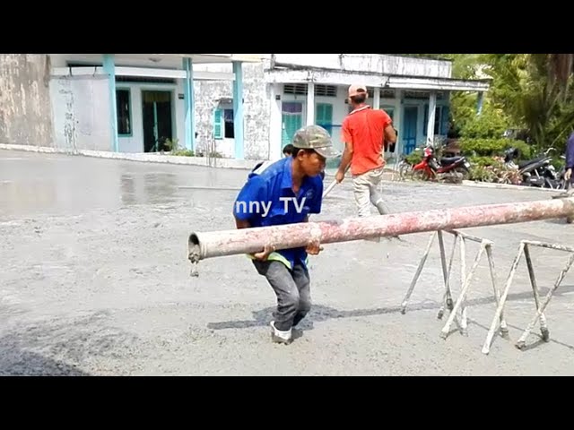 Mixing and pouring concrete in Vietnam - Funny TV