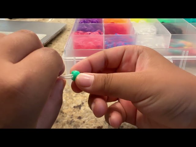 How to put the beads on your loom bracelet tutorial 