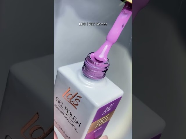 Save the time, and slay the look! Press-ons with a 3D twist—effortless glam in minutes. 💅✨