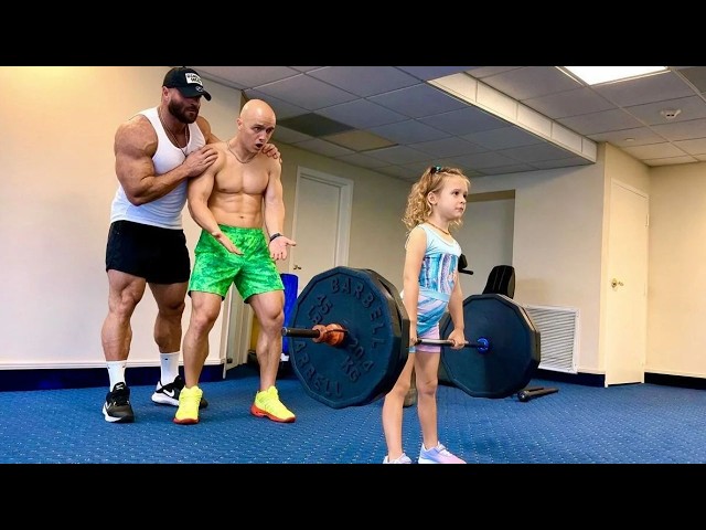Super Strong Girl Impressed Men at the Gym!