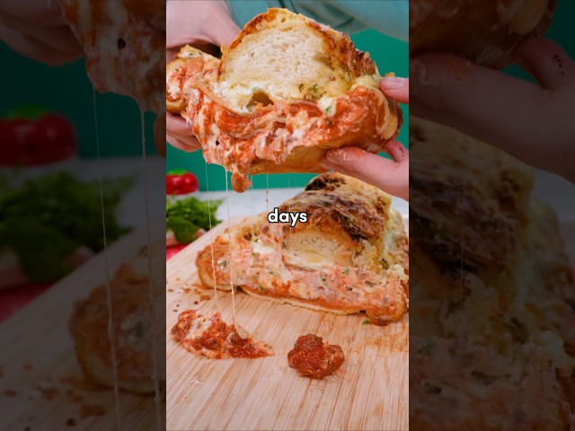 This LASAGNA GARLIC BREAD is insane!